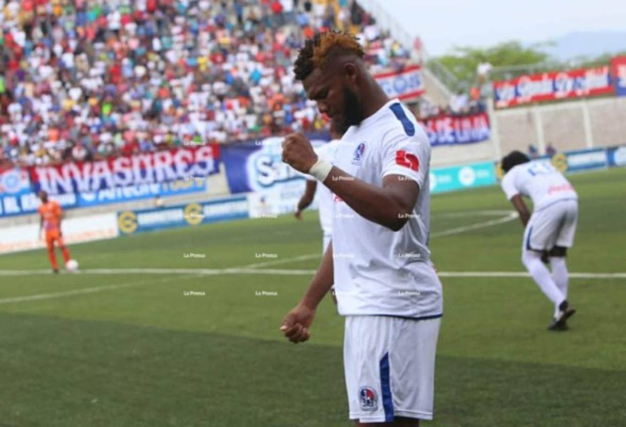 Jorge Benguché ha puesto al Olimpia con un pie en la final tras destaparse con un hat-trick ante la UPN.