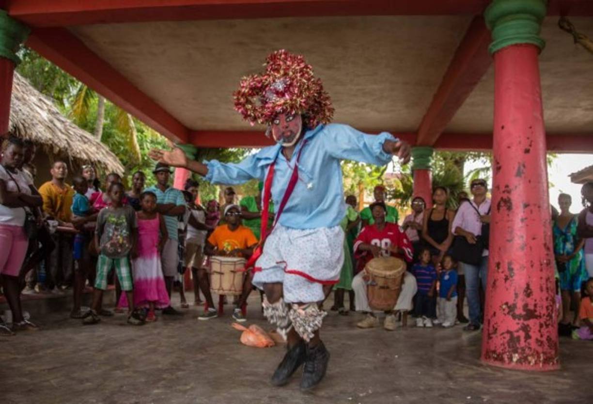 Los garífunas deleitaron a los visitantes con sus coloridos atuendos y bailes peculiares.