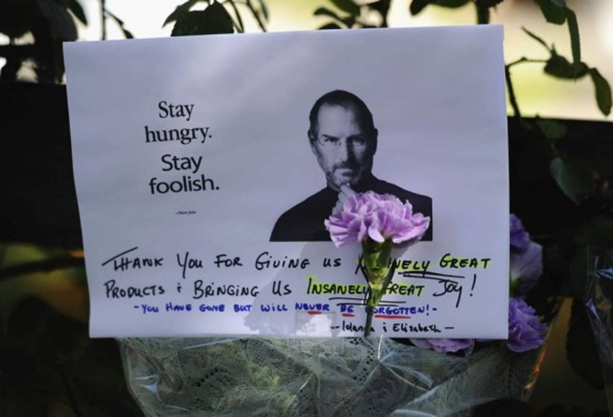 Cuando el célebre visionario murió el 5 de octubre de 2011 en su residencia de Palo Alto, California, las acciones de Apple acumulaban una pérdida del cinco por ciento de su valor a raíz de que en agosto de ese año había dejado la dirección en manos de TimCook.