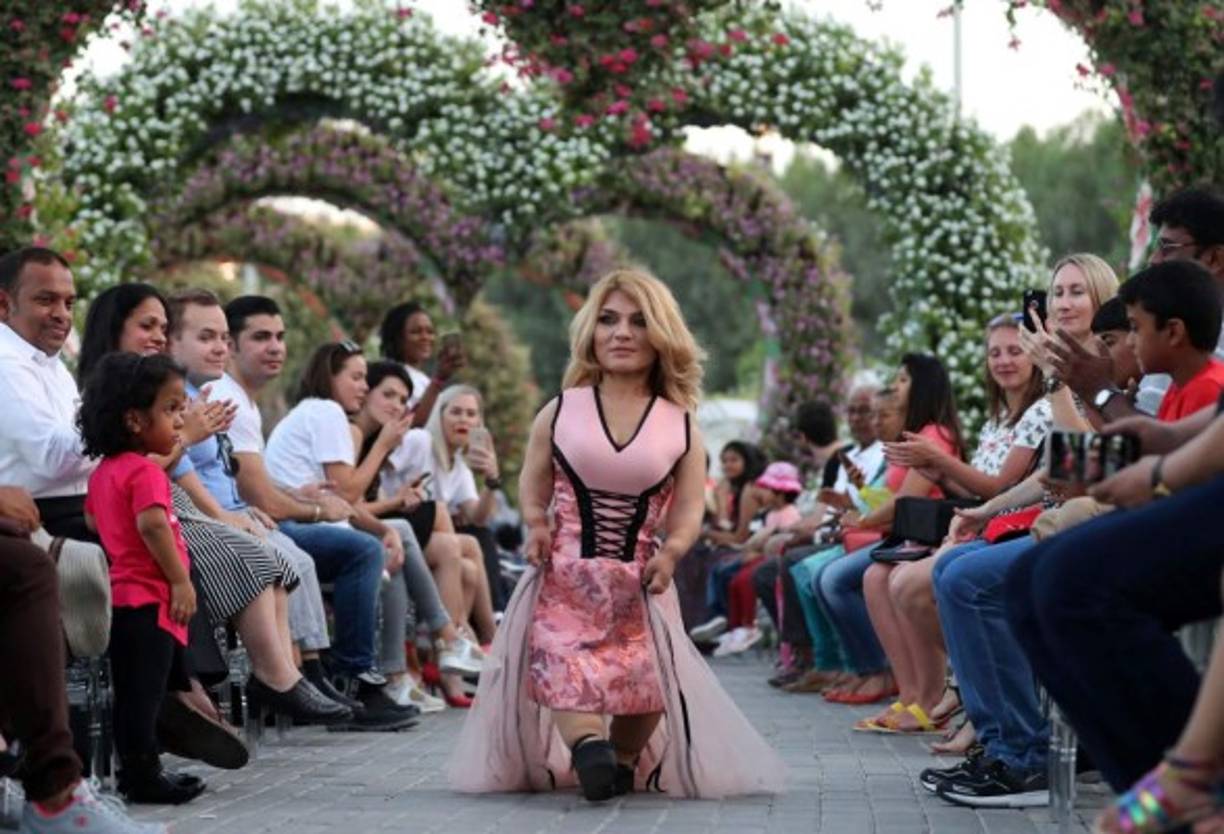Las pequeñas modelos acapararon la atención del público. Foto: AFP