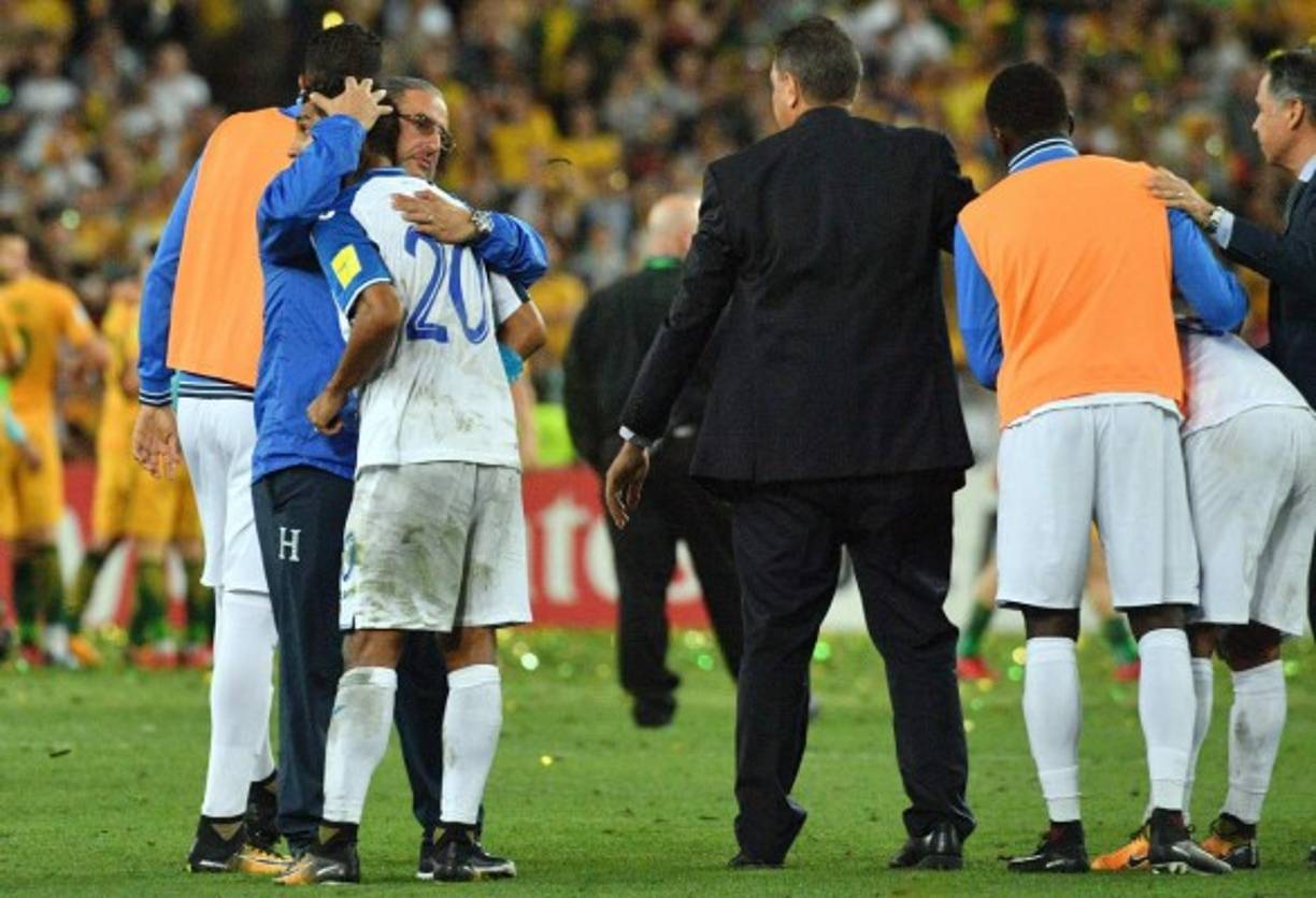 Tres goles a balón parado de Australia, dos de ellos de penal, de Mile Jedinak, veterano volante del Aston Villa, privaron este miércoles a Honduras (3-1) del que habría supuesto su tercer Mundial consecutivo, en Rusia-2018, y clasificaron a los 'Soceroos' para la quinta cita mundialista de su historia.