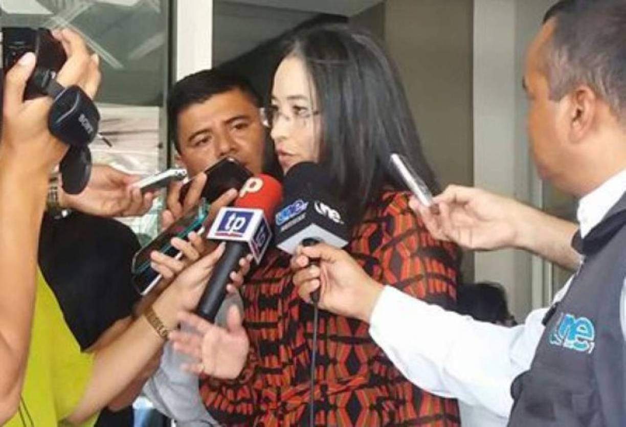 El Consejo Nacional Anticorrupción (CNA) presentó este miércoles una nueva línea de investigación de los contratos de la Empresa Nacional de Energía Eléctrica (Enee) con las empresas del cartel de Los Cachiros. Gabriela Castellanos, coordinadora del CNA, explicó que la investigación comprende el período 2010-2014.