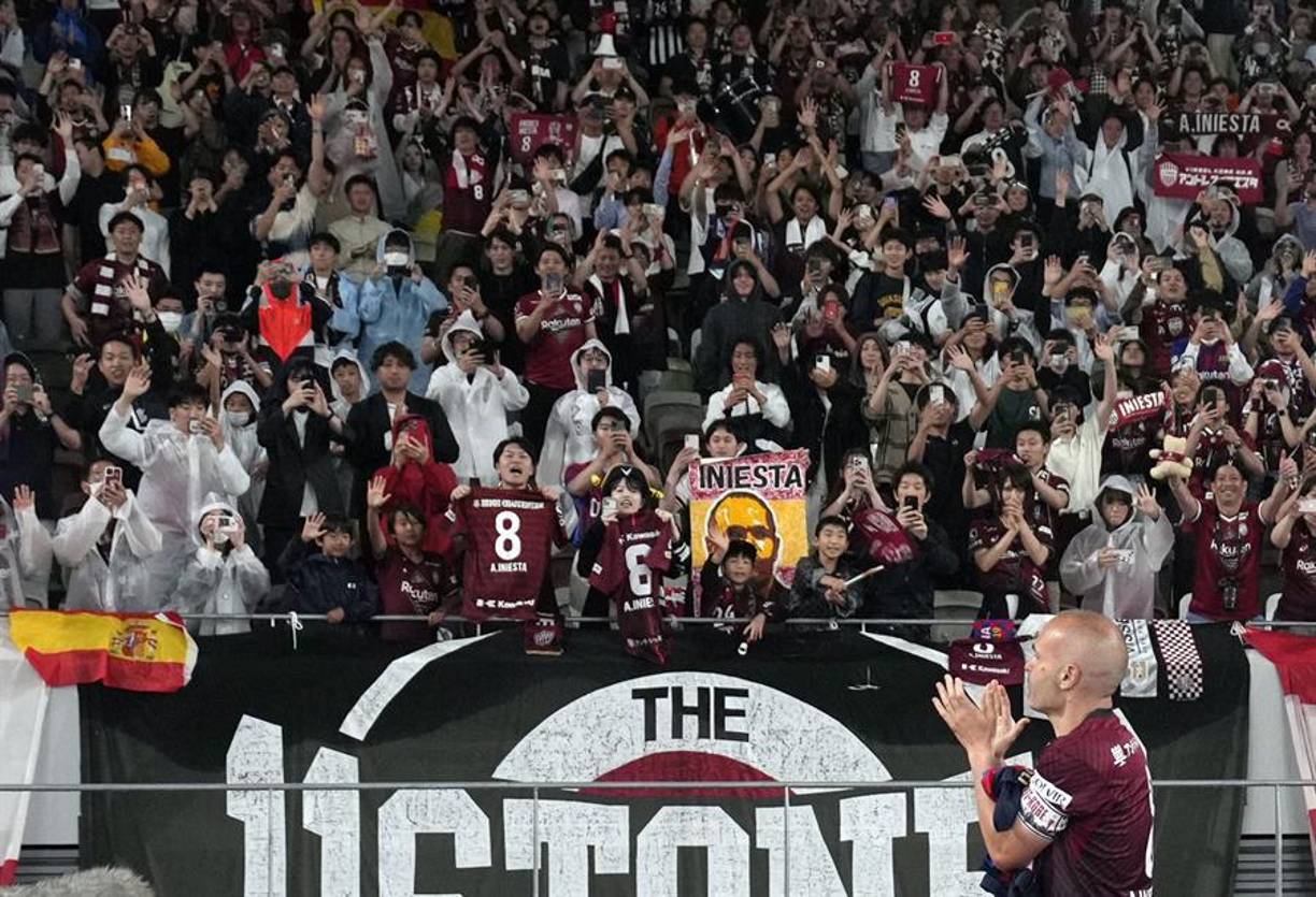 “He estado cinco años aquí. Me han tratado muy bien, me habéis tratado muy bien todo el mundo, a mí y a mi familia, y siento que esto es también mi casa, forma parte de mi vida, de nuestras vidas” y por ello su suerte de despedida del aficionado japonés hoy fue “un momento muy emocionante” para él, aseguró.