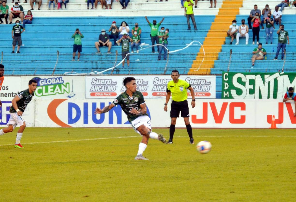 Así tiró el argentino Juan Vieyra su penal para el empate transitorio de Marathón ante UPN.