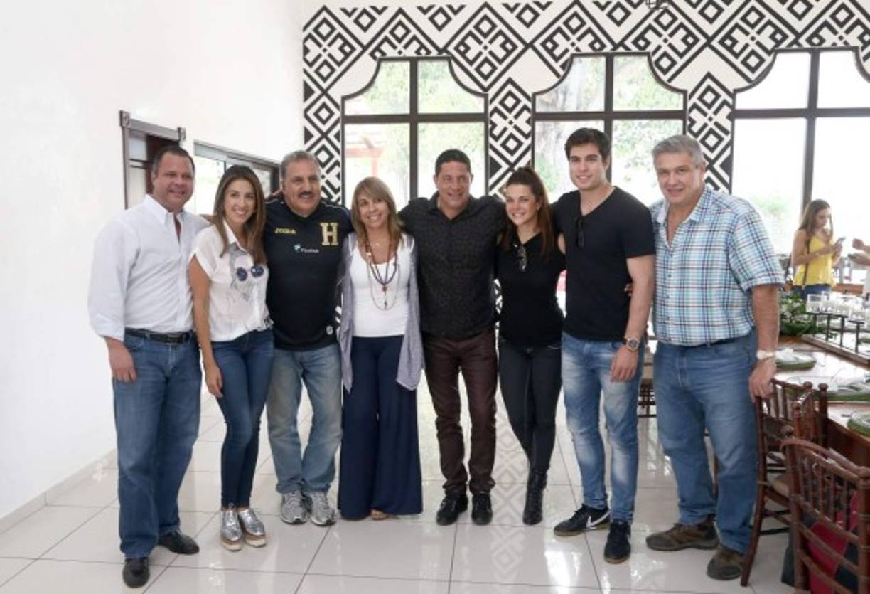 William Hall, Maity Interiano, Fernando Fiore, Mariella Ferreccio, Fernando del Rincón, Jullye Giliberti, Danilo Carrera y Juan Carlos Sabillón.