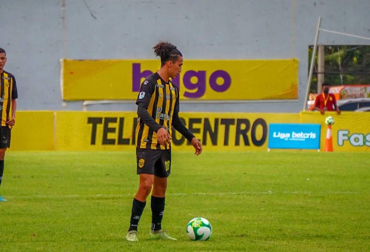 Volante: Carlos Mejía tiene contrato de seis meses con Real España y es uno de los pilares que tiene el cuadro aurinegro en la zona de volantes.