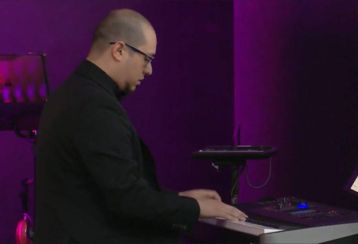 En 2017 fue aceptado en una universidad de Misisipi, donde estudió inglés por un año y luego audicionó para entrar a la facultad de Artes de la Northwestern State University en Luisiana.