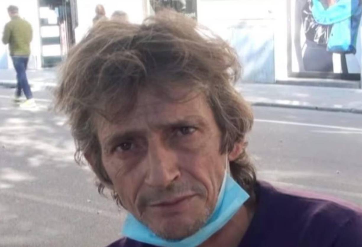 Su adicción a las drogas (cocaína y heroína) le condenó a vivir como un mendigo en la calles de Palermo, en Italia.