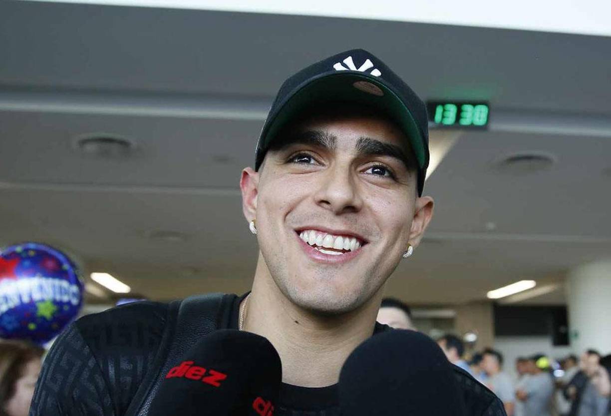 Luis Palma arribó a la 1 de la tarde al Aeropuerto de Palmerola. 