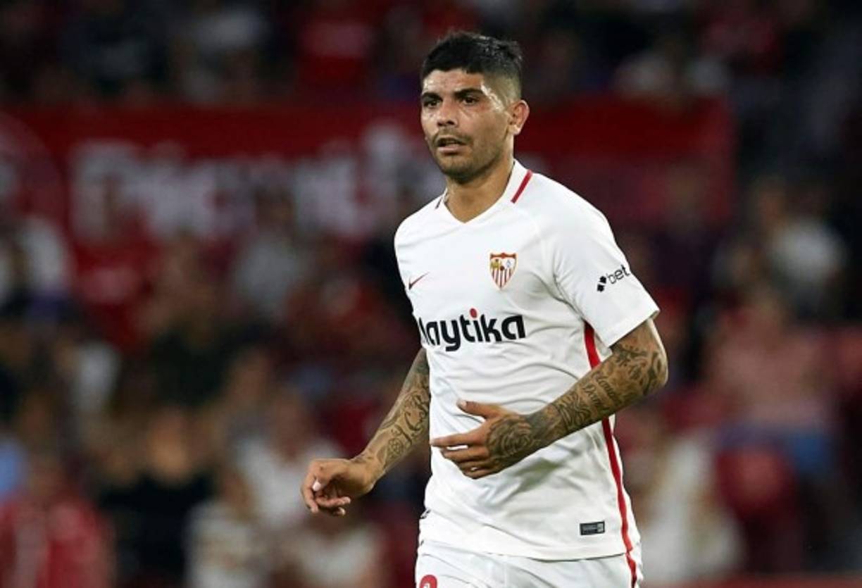 Uno de los objetivos que se ha propuesto Boca Juniors en el próximo mercado de fichajes es contratar a Éver Banega. El mediocampista del Sevilla es el jugador deseado y así lo confirmó Daniel Angelici, el presidente bostero. 'Éver es un futbolista que conoce el club y sería un salto de calidad repatriarlo, como en su momento hicimos con Gago. Tenemos muy buena relación con el Sevilla', confesó en Radio La Red.