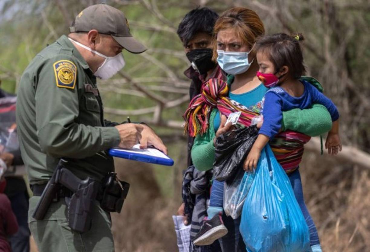 Las autoridades estadounidenses estaban a cargo de más de 15.000 jóvenes no acompañados hasta el martes, incluidos casi 5.000 en los puestos fronterizos que, según ellos mismos admitieron, no son aptos para niños.
