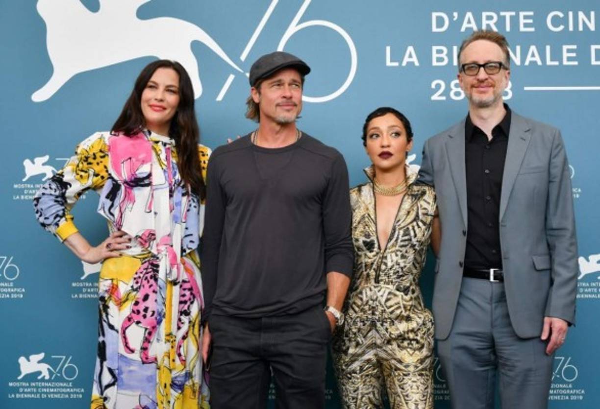 Más que una película de ciencia ficción o de una nueva versión de '2001 Odisea en el espacio' por sus efectos especiales, la cinta de Gray, es un filme sobre los sentimientos. <br/><br/>'Quise contar una pequeña historia en medio del inmenso cosmos', reconoció el realizador, quien se inspiró 'Al corazón de las tinieblas' de Joseph Conrad y 'Moby Dick' de Herman Melville.