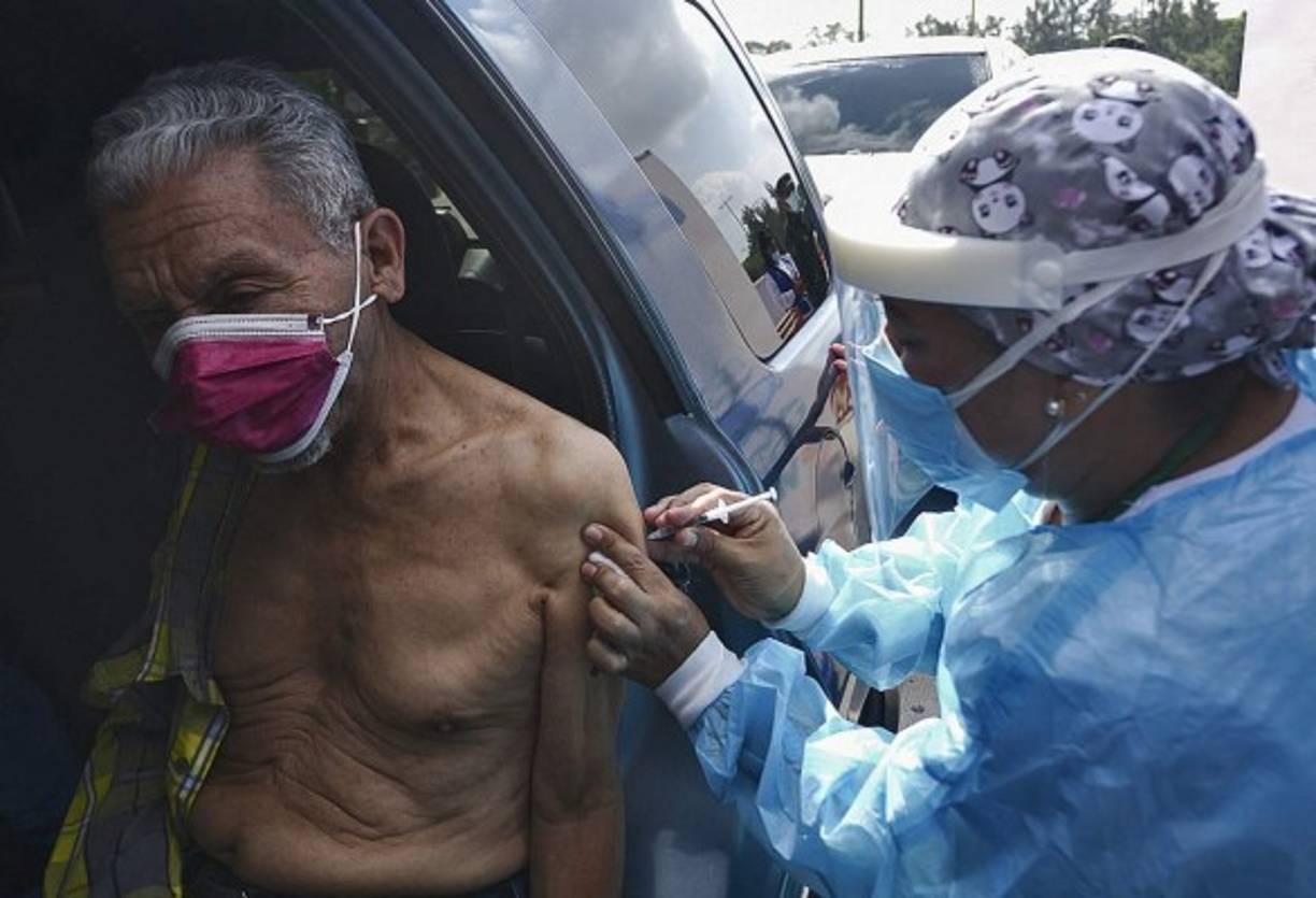 La meta de esta campaña de vacunación es inmunizar a 31,069 adultos mayores.