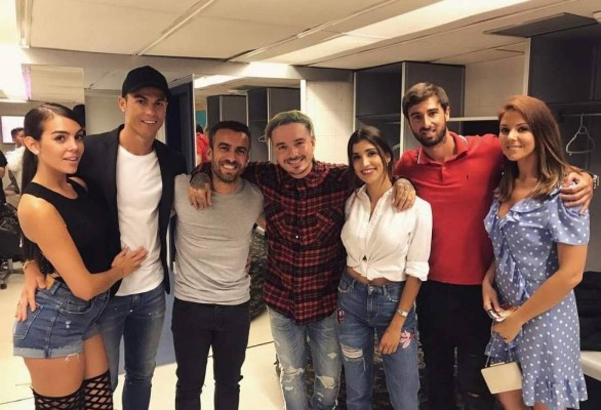 Con su novio multimillonario, Georgina comenzó a codearse con los famosos, 'sin perder la humildad' que la caracteriza, según confesó en una entrevista reciente.