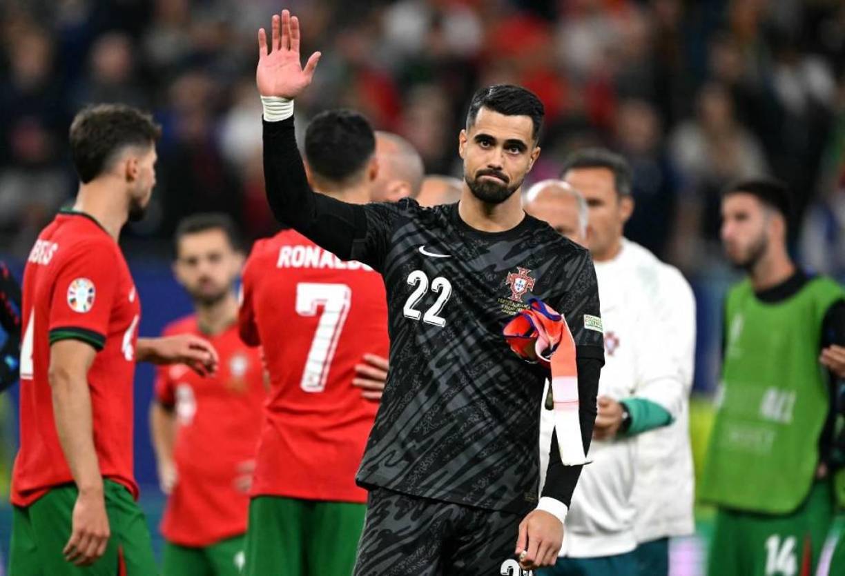 Diogo Costa no pudo atajar ningún penal ante Francia.