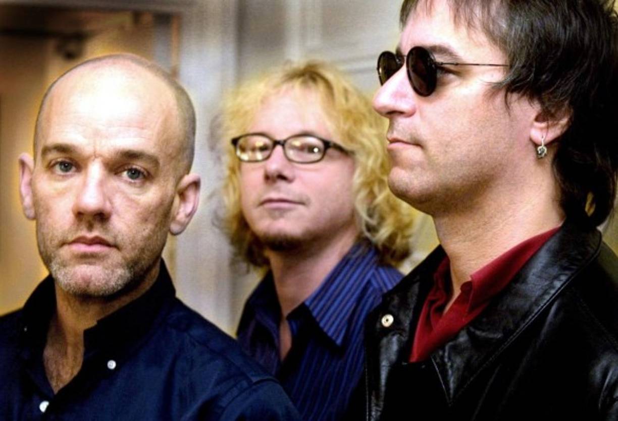 Los componentes de R.E.M. siguieron los mismos pasos y dieron otro más al recuperar “World Leader Pretend” como himno anti Trump para la iniciativa “30 días, 30 canciones”, una lista de canciones protesta contra el mandatario.