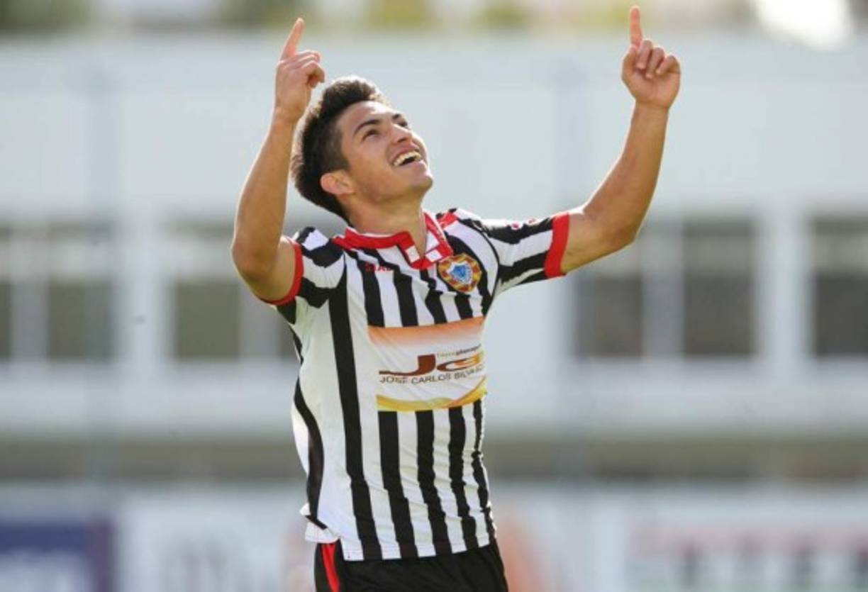 Jonathan Rubio cambiará de aires en la segunda división de Portugal. El hondureño, que es propiedad del Huesca de España, ya se despidió del Varzim Sport Club y jugará ahora en el Académica de Coimbra, siempre en la segunda división de ese país, pero mejor ubicado en la tabla de posiciones.