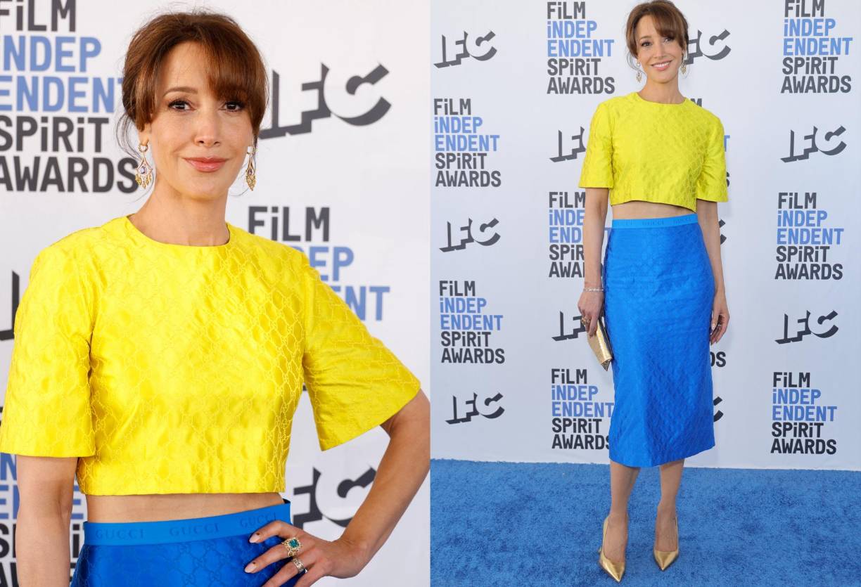 Jennifer Beals de “The L Word” usó su atuendo para mostrar su apoyo a Ucrania, vistiendo los colores de la bandera del país en una falda lápiz azul brillante y un top corto amarillo.
