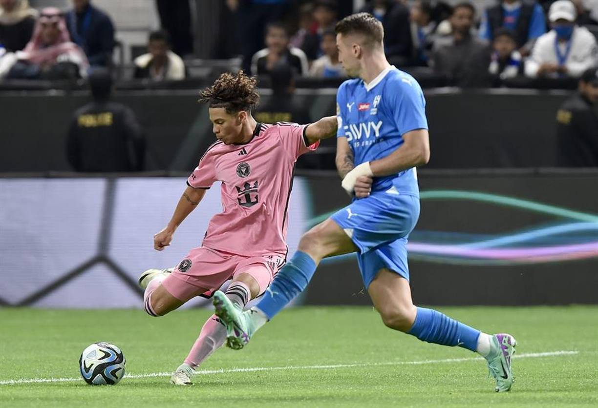 Ruiz, de 19 años, empató a continuación con un fabuloso gol en el que recortó a dos zagueros y lanzó un trallazo al primer palo.