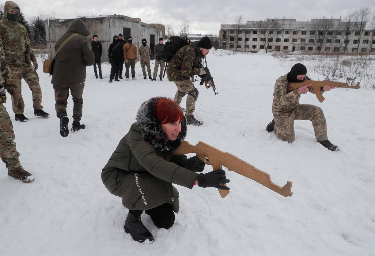Entre la concurrencia, Oleksandra Kovalenko, de 25 años, explica que quiere prepararse “para el peor de los escenarios (...) Un ataque es realmente posible”