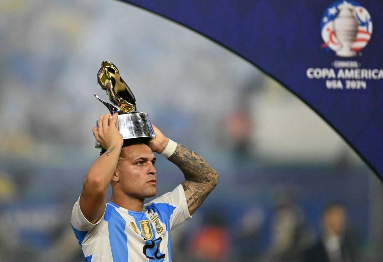 Lautaro Martínez: Héroe de Argentina al marcar el gol del título de Copa América. Además, fue campeón con el Inter en la Serie A de Italia.
