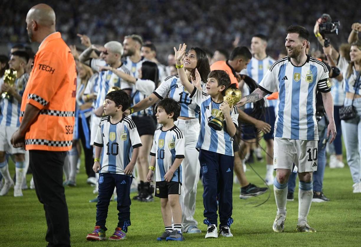 Los hijos de Messi y Antonela disfrutaron de los festejos.