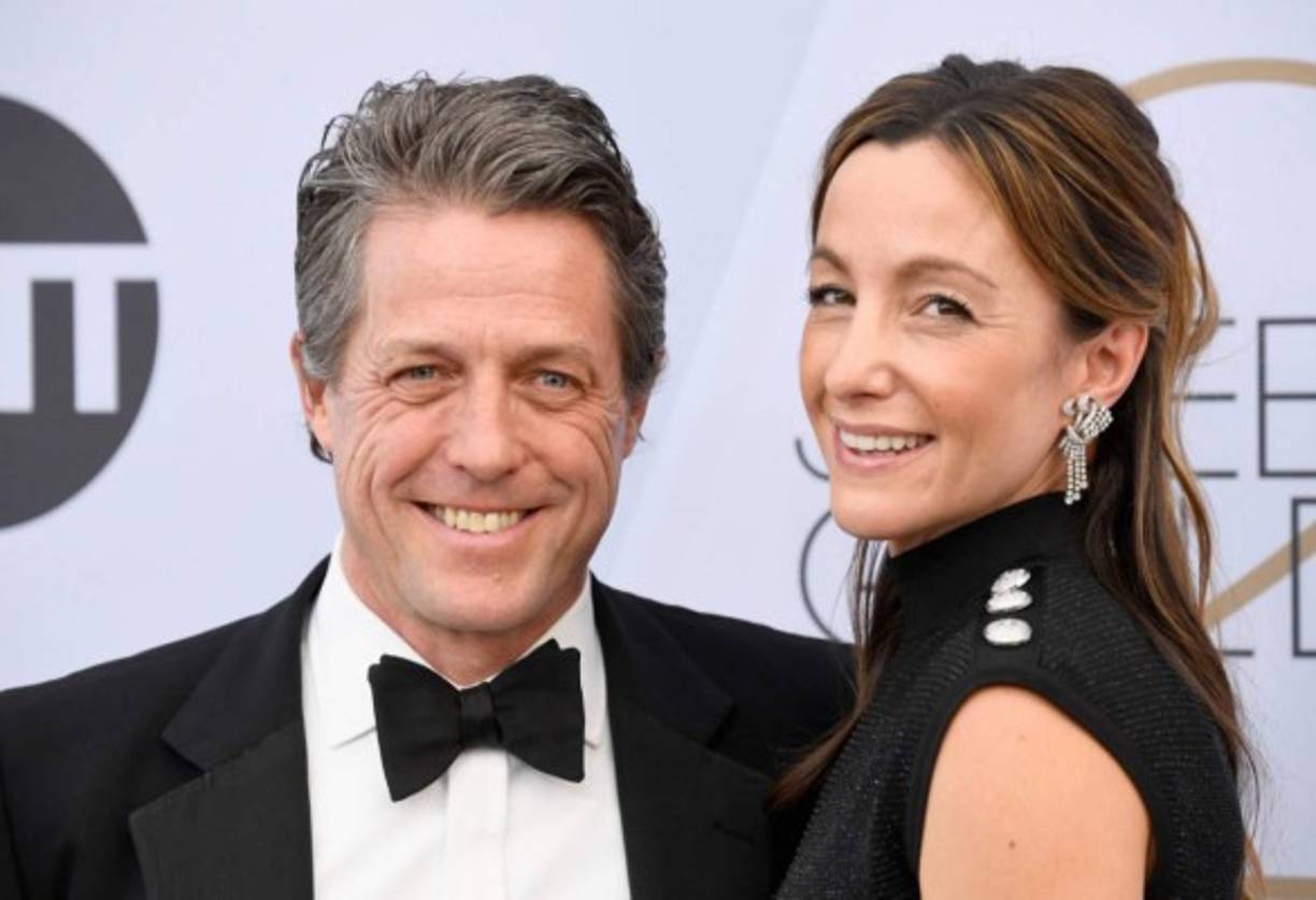 Hugh Grant <br/><br/>Aunque el actor ha participado en cintas navideñas, el británico y su familia no son asiduos festivos de esta fecha. <br/><br/>El intérprete confesó que su peor escena fue cuando tuvo que bailar en la cinta de 2003 Love actually, donde el actor interpreta al primer ministro británico y, en una de las escenas, su personaje comienza a bailar y a hacer el ridículo: “No fue nada fácil para un inglés de unos cuarenta años, hacer eso a las siete de la mañana, congelado y sobrio”, señaló.<br/><br/>