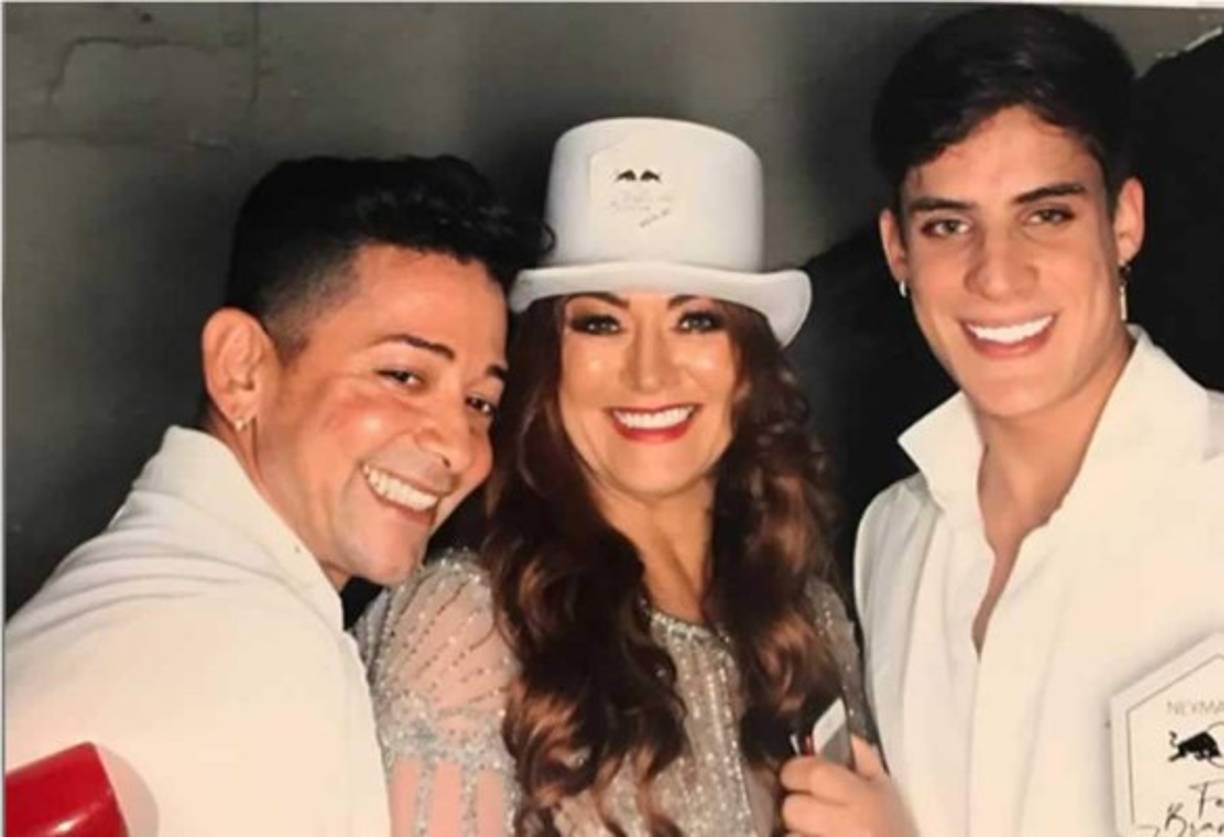 “La madre de Neymar habría sufrido mucha presión de la familia, lo que habría llevado a la ruptura. Tiago incluso dejó la mansión donde vivía con Nadine en Guarujá, en São Paulo, y regresó a vivir con sus padres en el noreste del país”, dijo la columnista periódico 'O Dia' de Brasil, Fábia Oliveira.