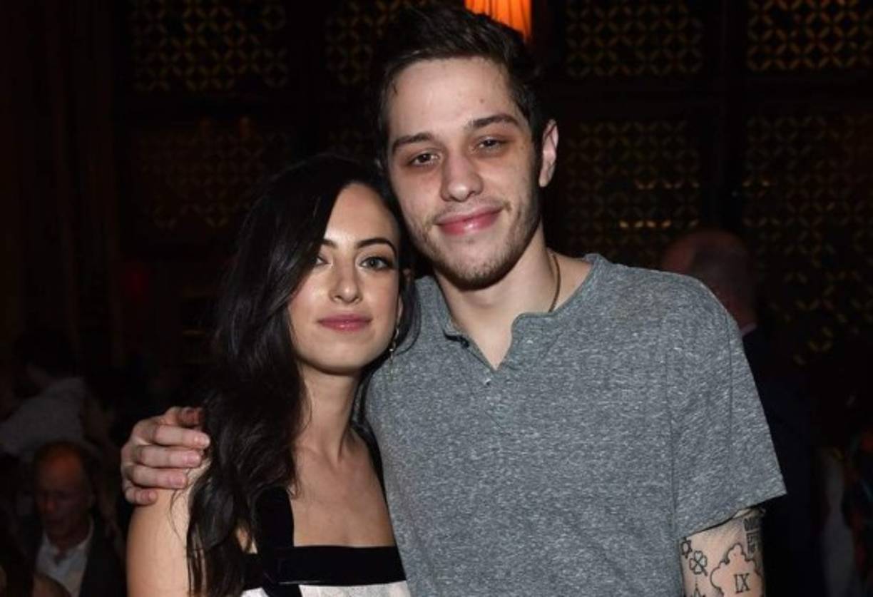 Días después del reencuentro otra ruptura se sumaba a la historia de amor en desarrollo.<br/>Esta vez Pete Davidson confirmaba su separación de su novia, la actriz Cazzie David, después de más de dos años de relación.<br/>