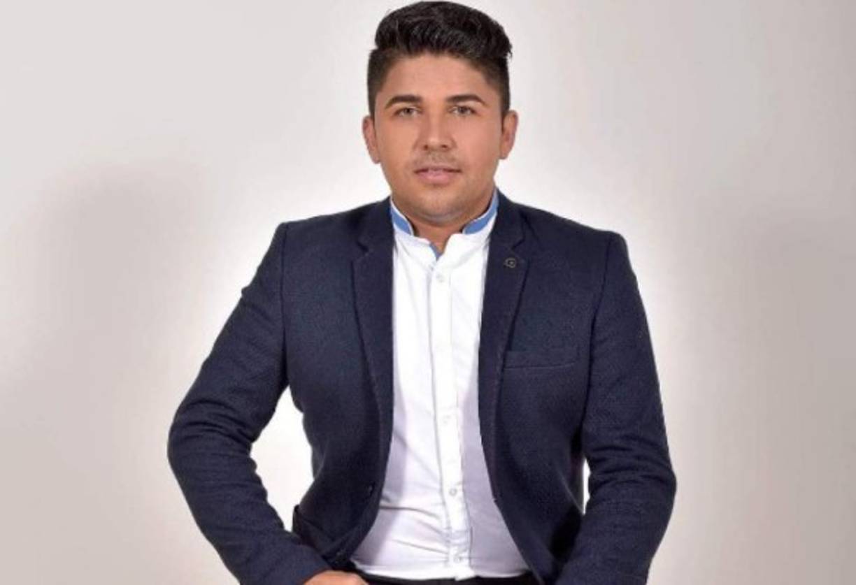 El comunicador hondureño Martín Ortíz obtendrá el reconocimiento como Ciudadano Distinguido Hondureño por su aporte a la comunidad latina en Los Ángeles, California. El galardón será otorgado durante la celebración de independencia en el desfile de la Confederación de Festejos Centroamericanos 'COFECA '. Son los líderes hondurenos Gloria Zuaso y Lioncio Velazquez que le han dado ese título a Martín, precediendo a las prestigiosas periodistas Dunia Elvir (Telemundo) y Cecilia Bogran de (Univisión).