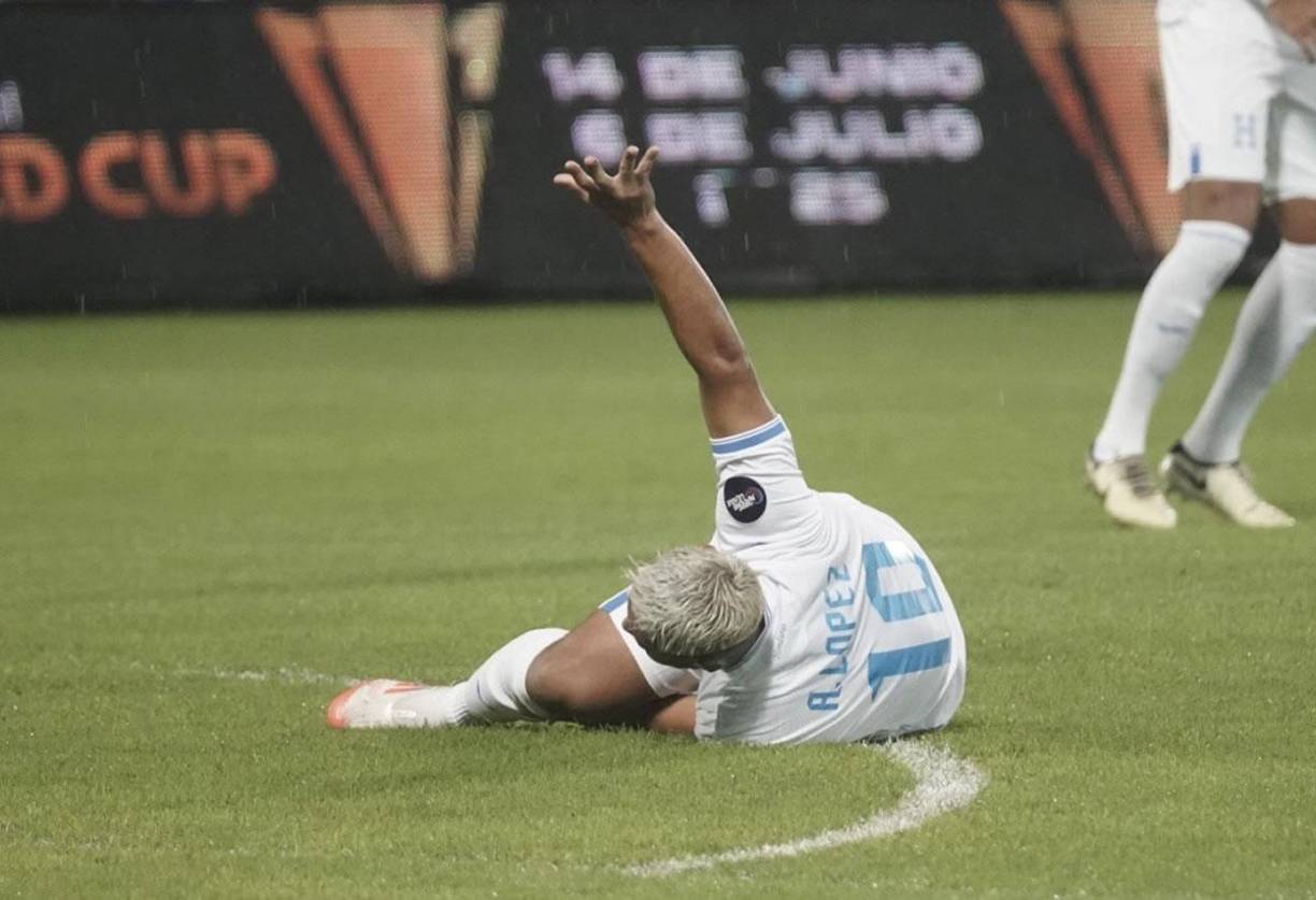 La mala noticia fue la lesión de Alex López en el inicio del partido tras un encontronazo con César ‘Chino‘ Huerta.