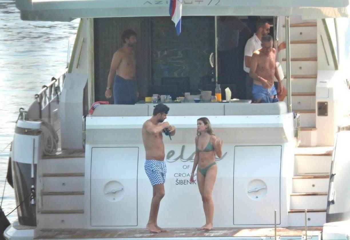 Los medios destaparon las fotografías de sus vacaciones en compañía de su familia. 