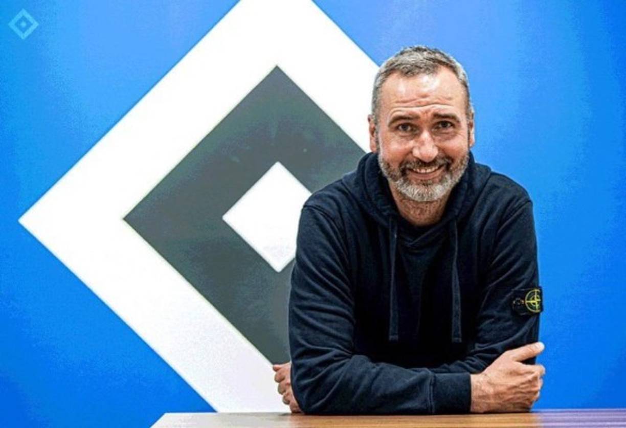 Tim Walter, entrenador alemán de 45 años, será el encargado de intentar devolver al Hamburgo a la Bundesliga. El preparador ha firmado con su nuevo club para las próximas dos temporadas tras haber dirigido en el pasado al Kiel y al Stuttgart. Foto Twitter Hamburgo.
