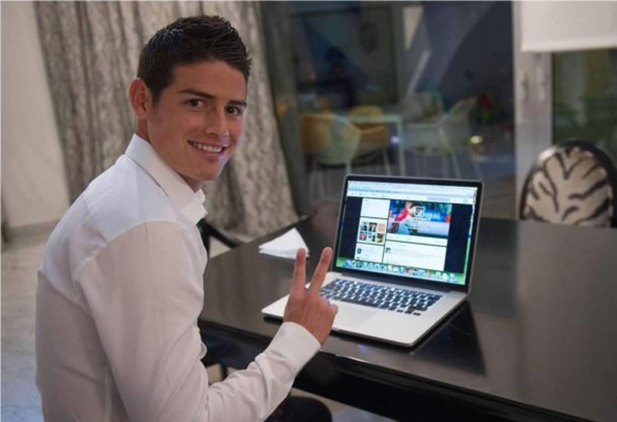 Además le dedica tiempo a sus diferentes redes sociales.