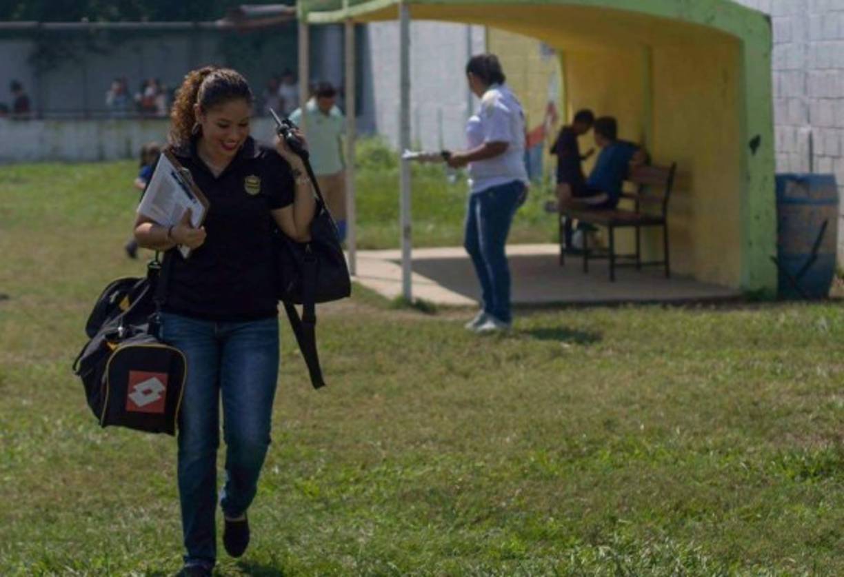 Ella pasa pendiente siempre de su amado equipo el Real España. Es una pieza fundamental para que el club femenino tenga éxito.