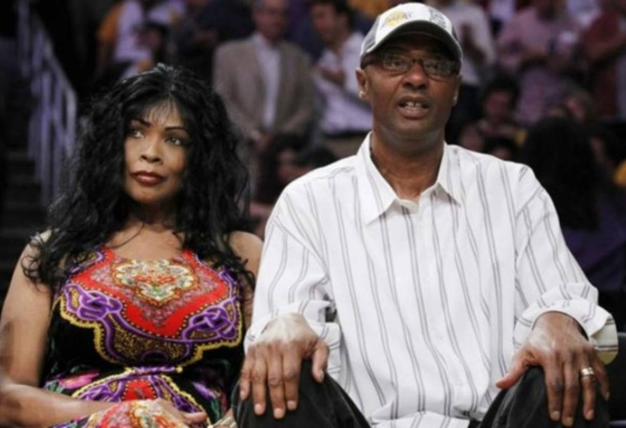 Kobe Bryant estaba tratando de reconciliarse con sus padres antes de su muerte, según revelaron fuentes a The Sun.<br/>