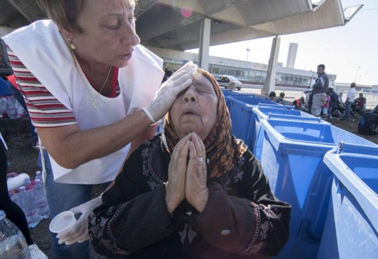 Las familias no sólo tienen que enfrentarse a la separación sino a los riesgos de un viaje que no saben donde será el fin.
