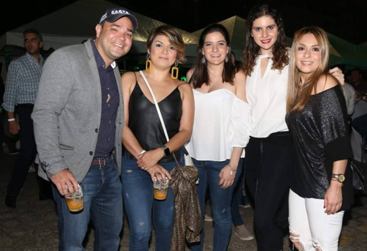 Jorge Espinal, Rosa Montoya, Adriana Aguirre, Andrea Salman y Liana Peñalva.