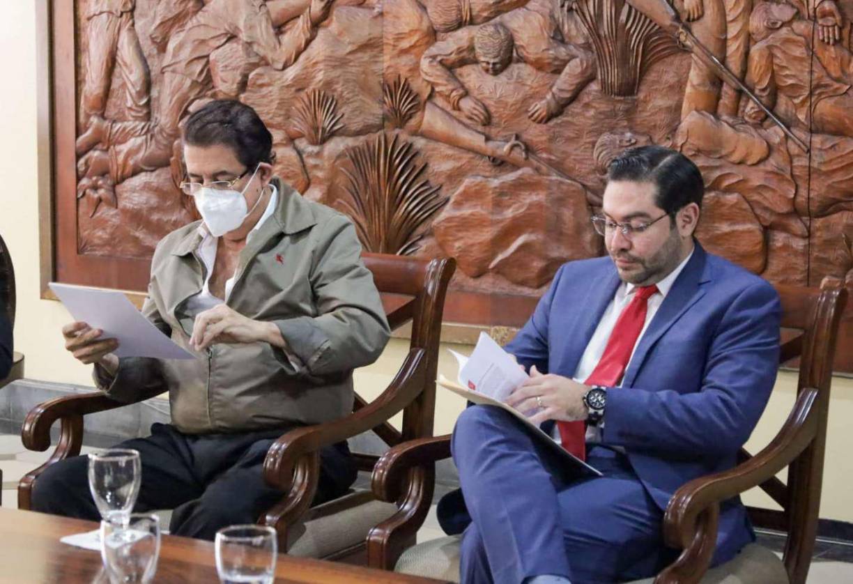 “Confío en que la @dpi_honduras investigue de inmediato el ‘maltrato familiar’ y lesiones que provocó contra una ciudadana, quien ya denunció los hechos y debe ser protegida”, escribió.