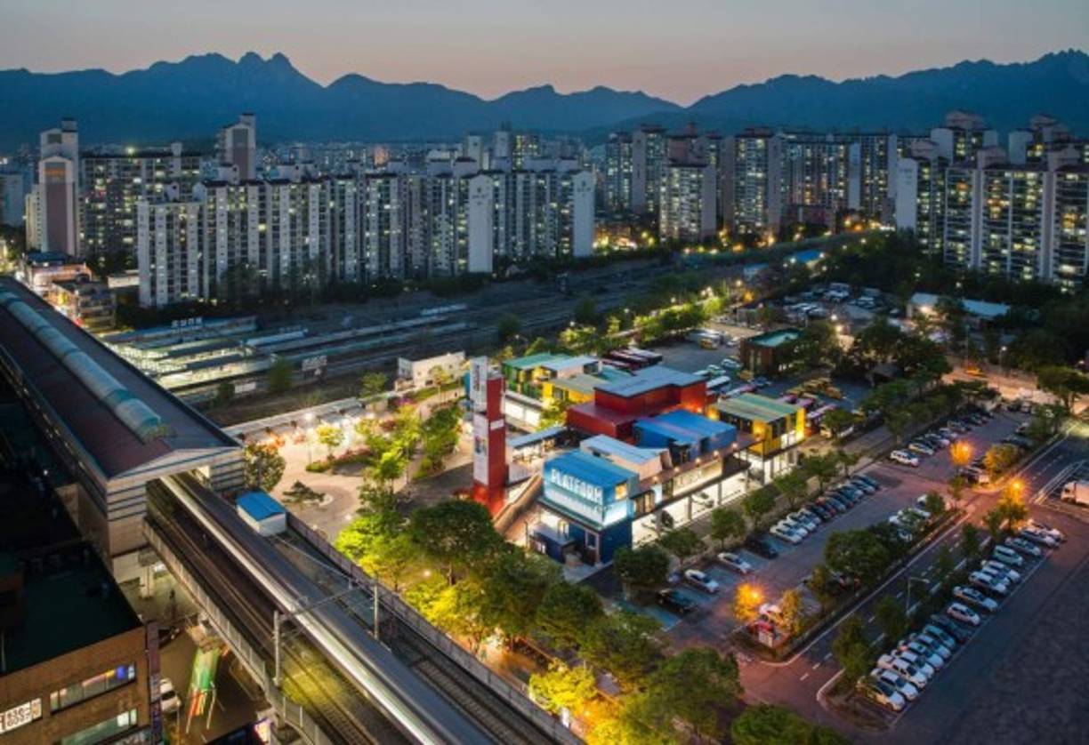 6. Seúl, Corea del Sur. La educación y el alojamiento son bastante altos en la capital surcoreana. Un curso de inglés puede llegar a costar los 900 dólares al mes. La comida, sin embargo, es relativamente barata en comparación a otras capitales asiáticas.