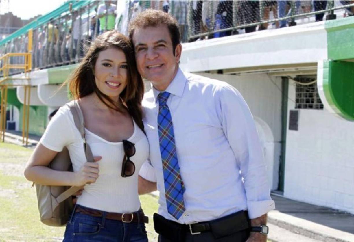 Han demostrado que para el amor no hay edad, ya que el presentador de TV tiene 66 y ella 27.