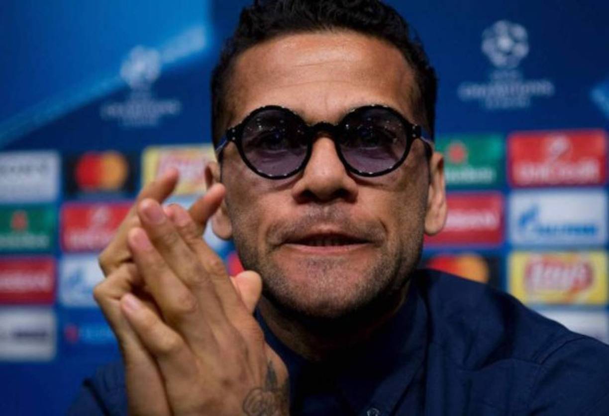Dani Alves: El brasileño al parecer ya no se irá al Manchester City y el PSG puede ser su nuevo destino.