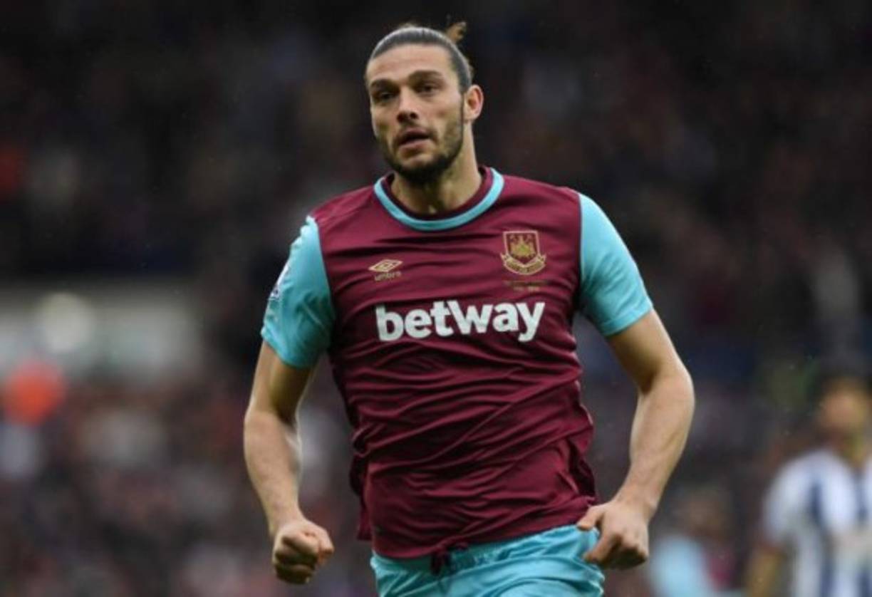 Según apunta el Daily Express, Andy Carroll podría regresar a la disciplina del Newcastle en enero en una operación que incluiría a Jonjo Shelvey.