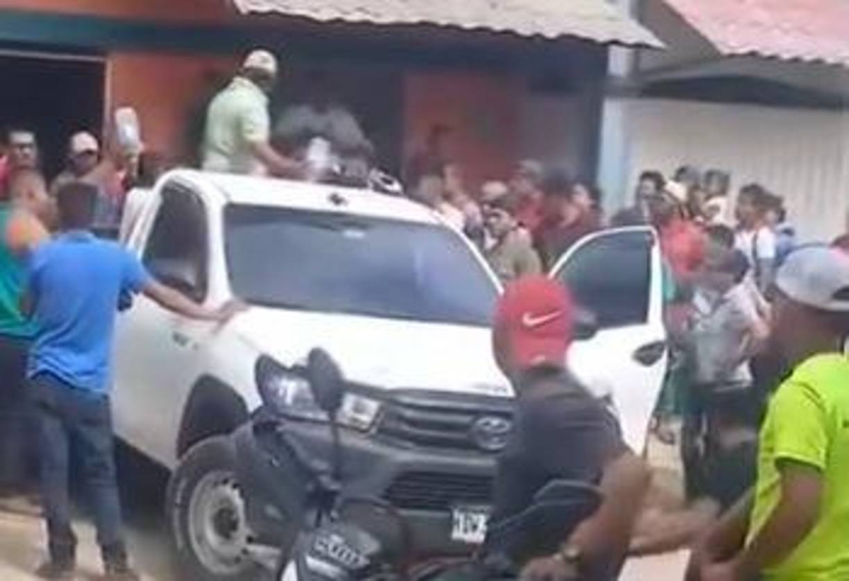 Tras el ataque, fue auxiliado por personas que se encontraban en el lugar. Lo trasladaron en un carro particular hacia un hospital, pero llegó sin signos vitales. 