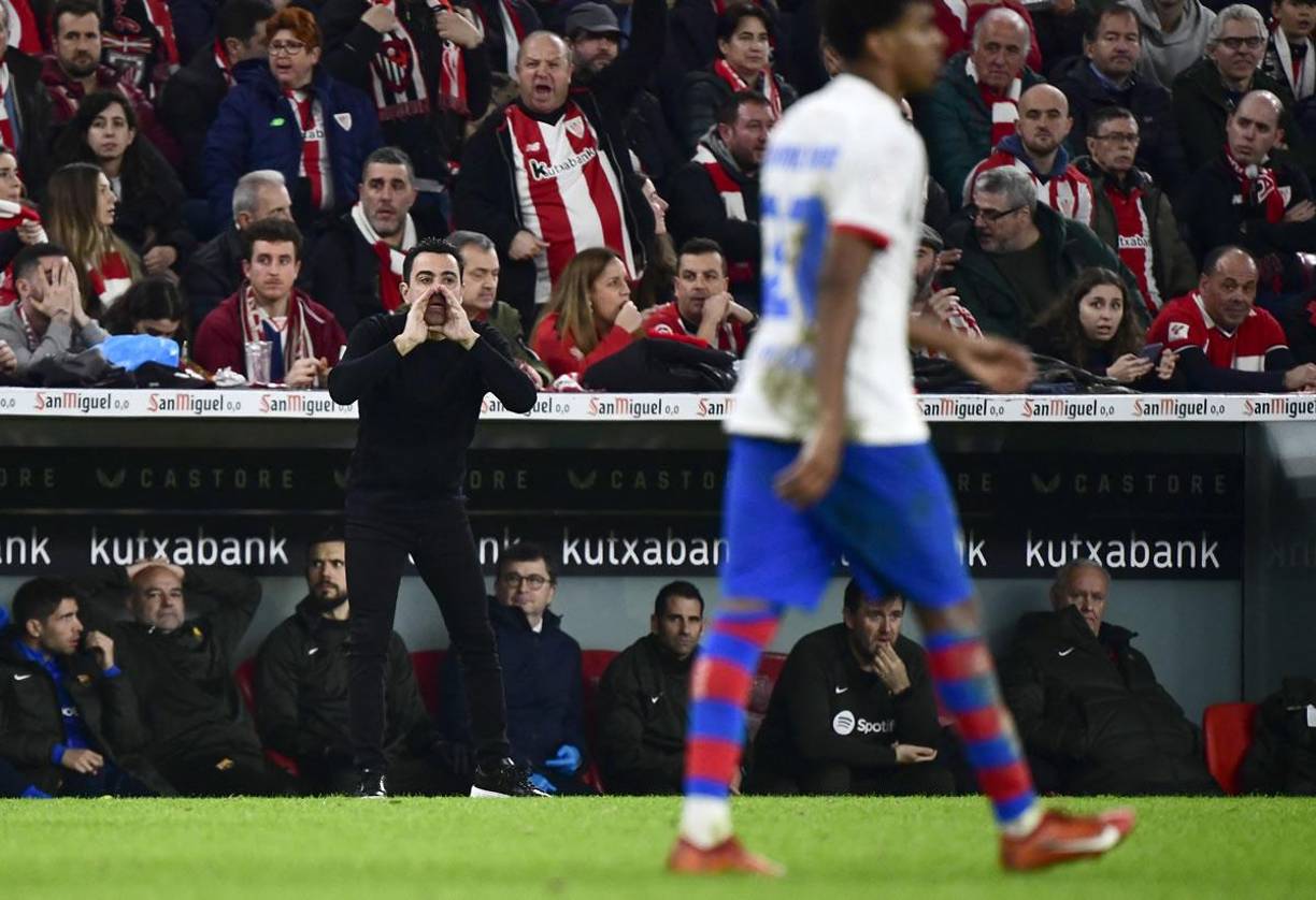 Xavi Hernández la agarró contra Lamine Yamal tras los dos increíbles fallos.