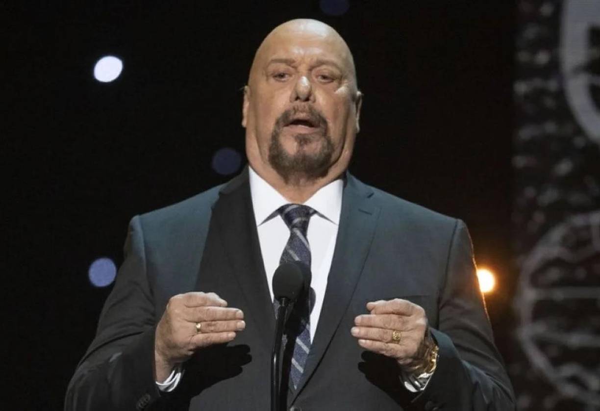 Según publicó el diario Récord de México, mediante su columna del ‘Francotirador‘, Enrique ‘Perro’ Bermúdez ya no quiso seguir en Televisa, decidió ya retirarse pronto a vivir con la familia.