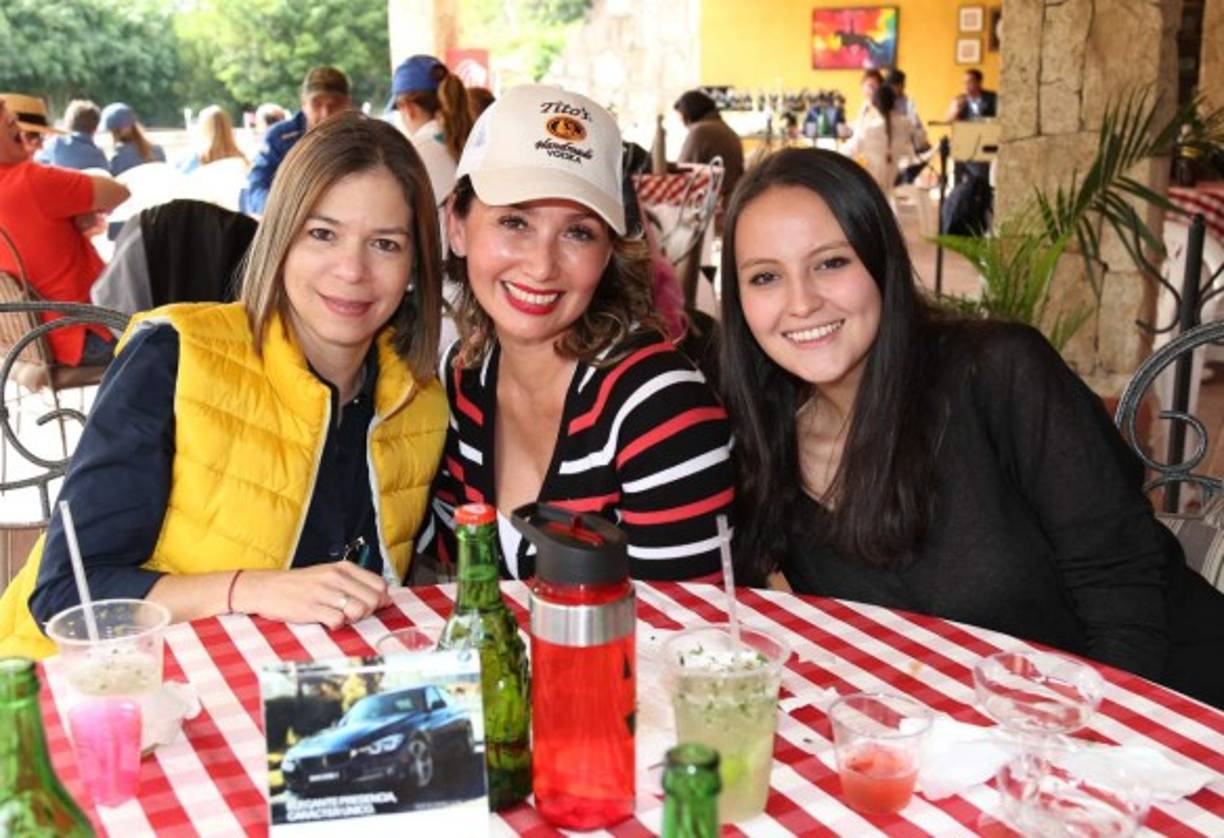 Nancy Zavala, Marissa Melara y Alejandra Godoy.
