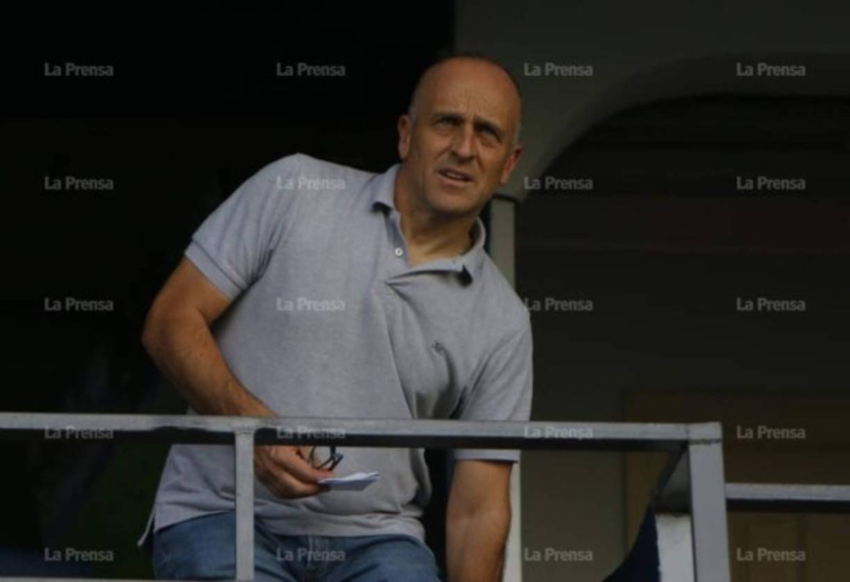 Fabián Coito, entrenador de la selección de Honduras, llegó al estadio Nacional de Tegucigalpa para ver el duelo Motagua vs Juticalpa.