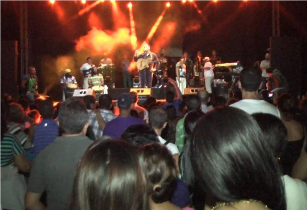 Guillermo Anderson junto a otros artistas como Aurelio Martínez, Moisés Canelas y Pilo Tejada dejaron su talento en el escenario.