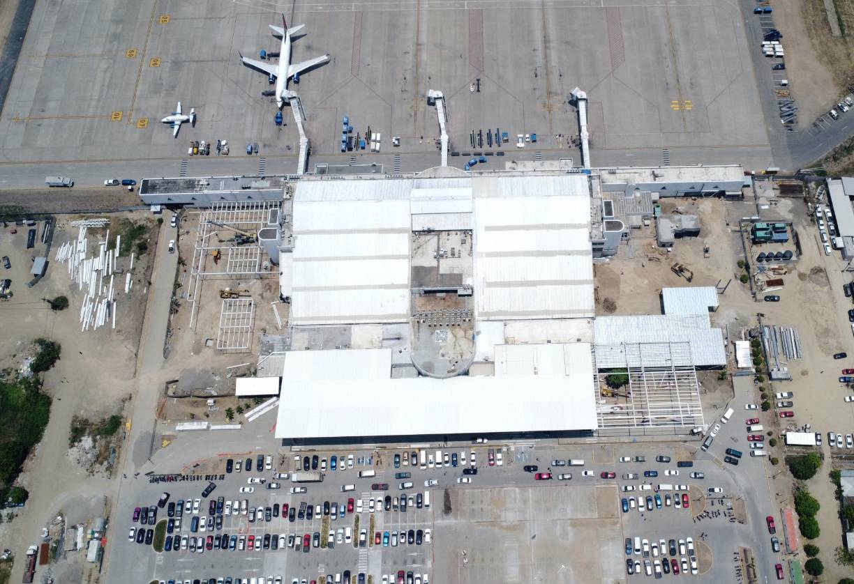 De acuerdo a lo expuesto por autoridades, en 20 años InterAirports no cambió la radiomecánica, es decir, elevadores; hay cuatro, pero solo funciona uno. Se pondrán nuevos elevadores, “porque solo permite una persona en silla de ruedas y lo peor es que no permite un pasajero en camilla, esos elevadores son de 1994”, indicaron.